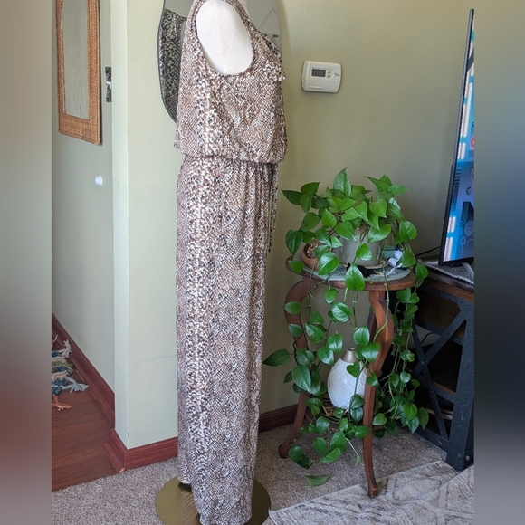 Emma & Michele Snakeskin Jumpsuit Large Sleeveless Gold Accent Zip Front Pocket - Picture 11 of 13